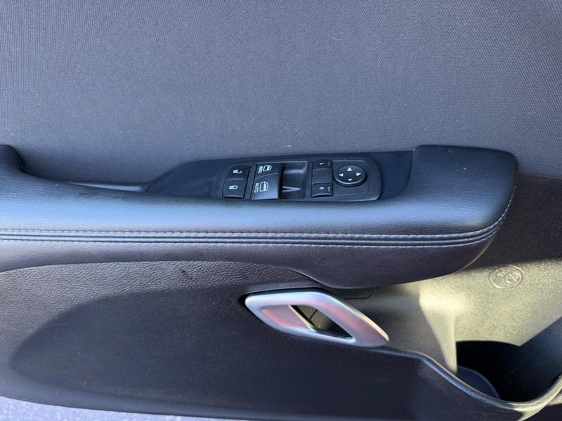 Dodge Challenger Vehicle Full-screen Gallery Image 28