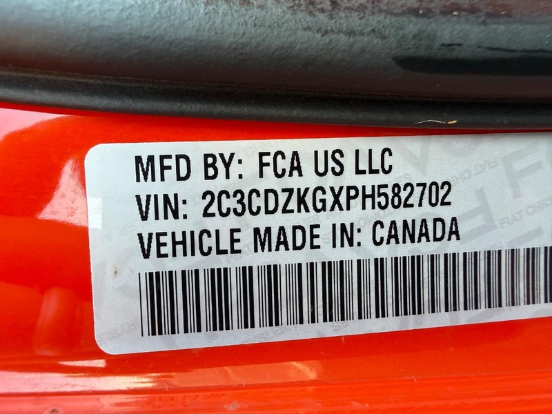 Dodge Challenger Vehicle Full-screen Gallery Image 30