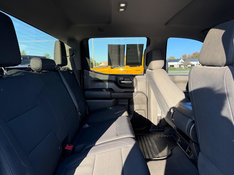 Chevrolet Silverado 1500 Vehicle Full-screen Gallery Image 10