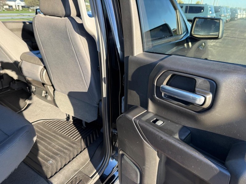 Chevrolet Silverado 1500 Vehicle Full-screen Gallery Image 11