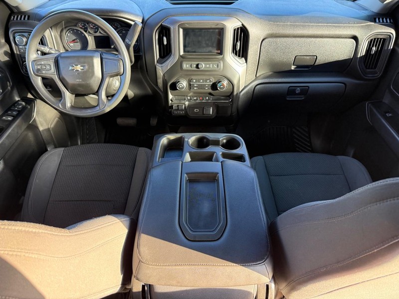 Chevrolet Silverado 1500 Vehicle Full-screen Gallery Image 12