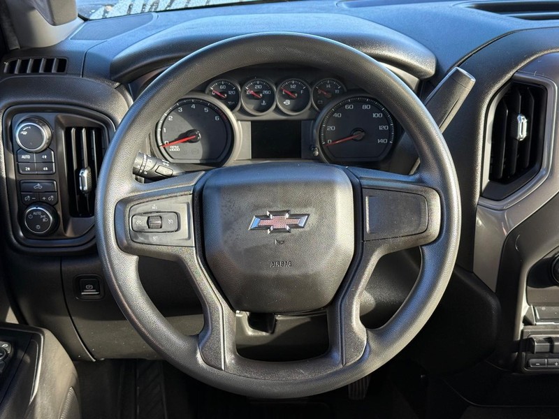 Chevrolet Silverado 1500 Vehicle Full-screen Gallery Image 13