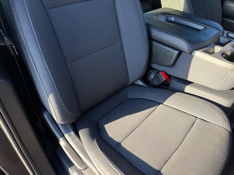 Chevrolet Silverado 1500 Vehicle Full-screen Gallery Image 15