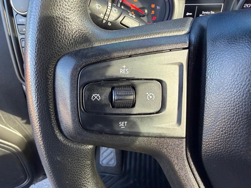Chevrolet Silverado 1500 Vehicle Full-screen Gallery Image 19