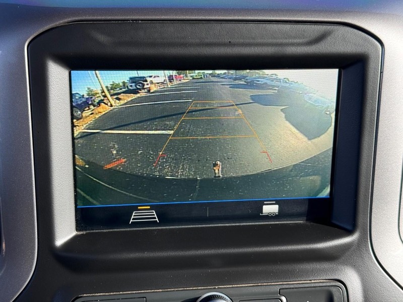 Chevrolet Silverado 1500 Vehicle Full-screen Gallery Image 21