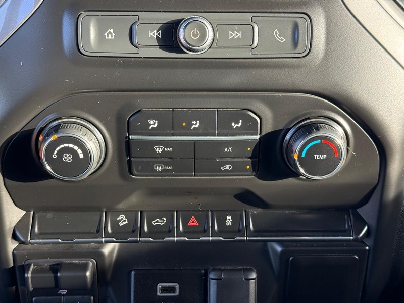 Chevrolet Silverado 1500 Vehicle Full-screen Gallery Image 22