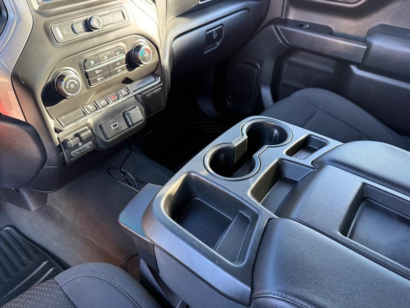 Chevrolet Silverado 1500 Vehicle Full-screen Gallery Image 23