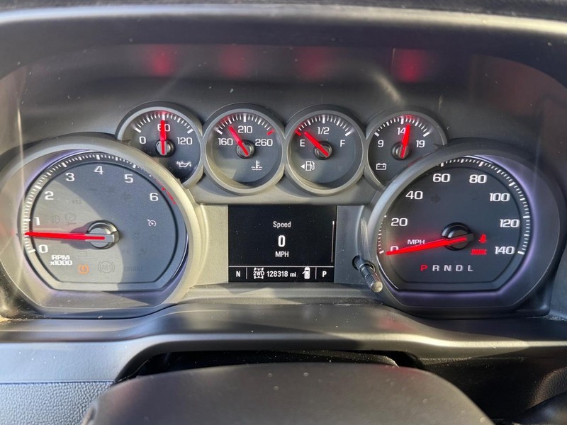 Chevrolet Silverado 1500 Vehicle Full-screen Gallery Image 26