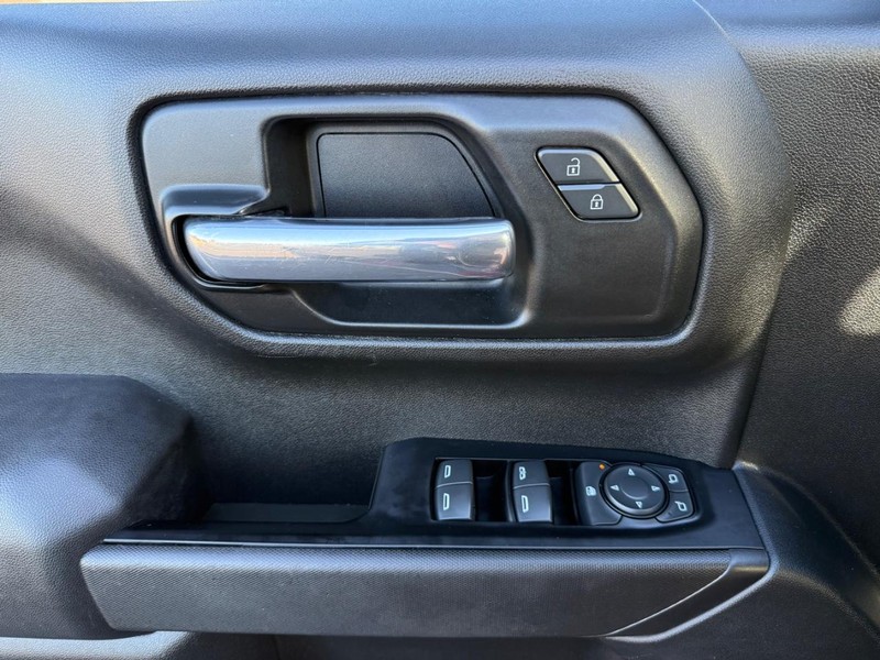 Chevrolet Silverado 1500 Vehicle Full-screen Gallery Image 29