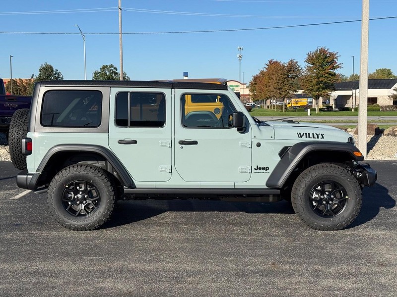Jeep Wrangler Vehicle Full-screen Gallery Image 2