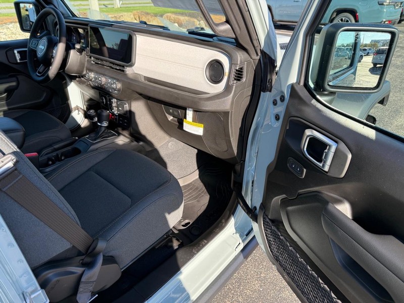 Jeep Wrangler Vehicle Full-screen Gallery Image 14