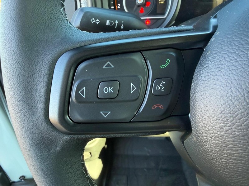 Jeep Wrangler Vehicle Full-screen Gallery Image 19