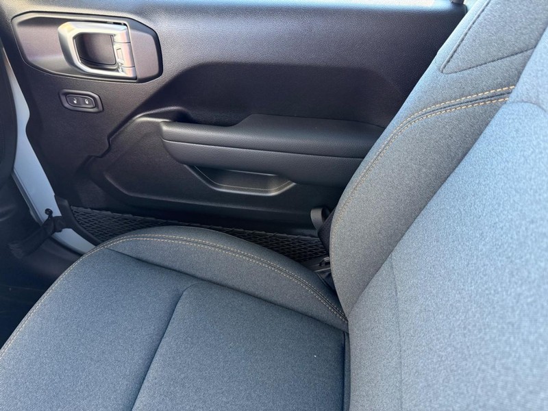 Jeep Wrangler Vehicle Full-screen Gallery Image 27