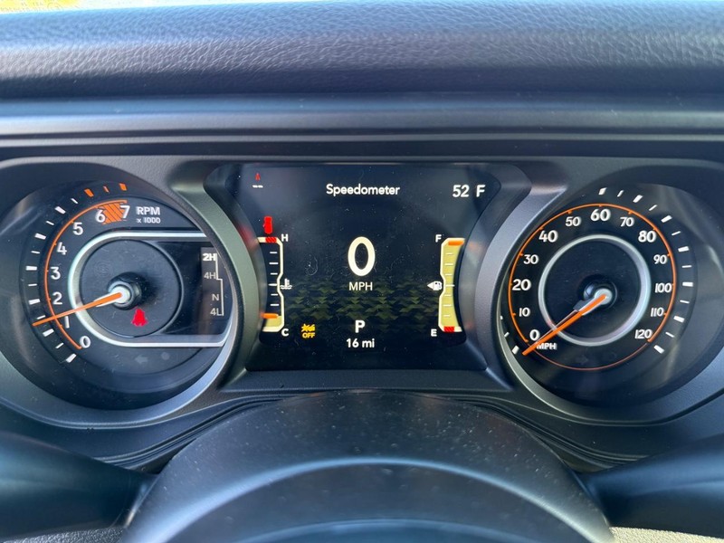 Jeep Wrangler Vehicle Full-screen Gallery Image 28