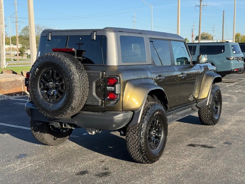 Ford Bronco Vehicle Full-screen Gallery Image 03