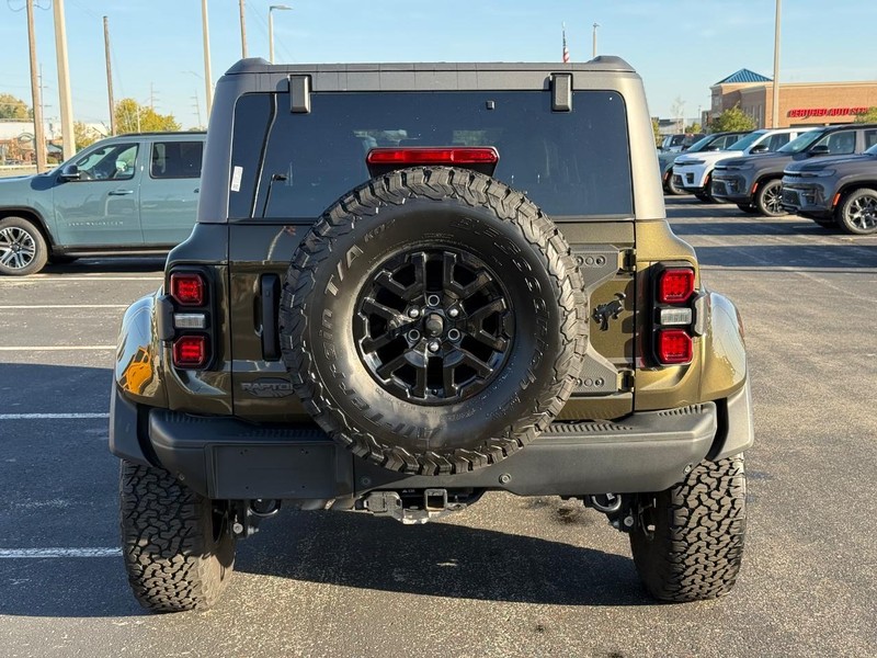 Ford Bronco Vehicle Full-screen Gallery Image 04