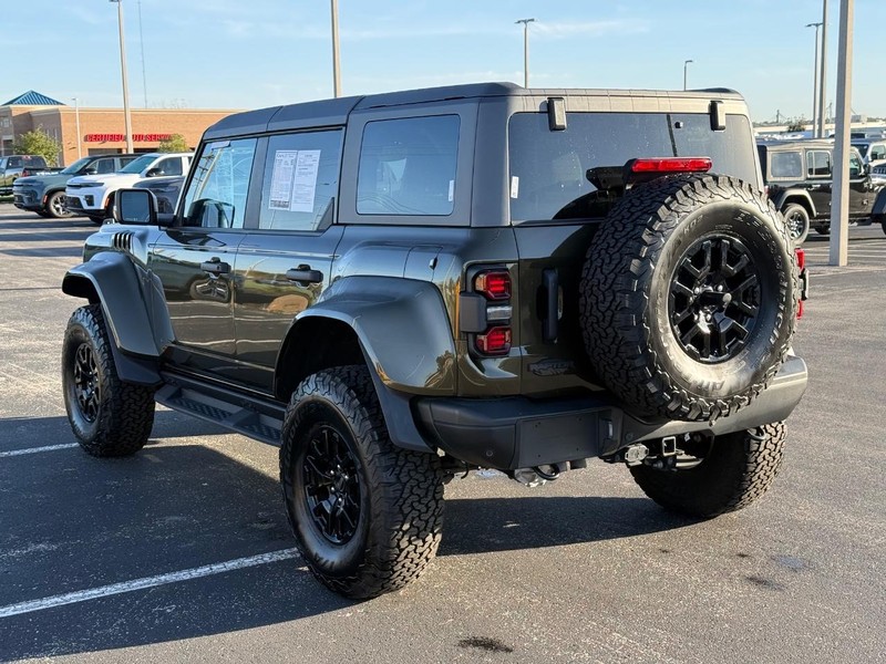Ford Bronco Vehicle Full-screen Gallery Image 05
