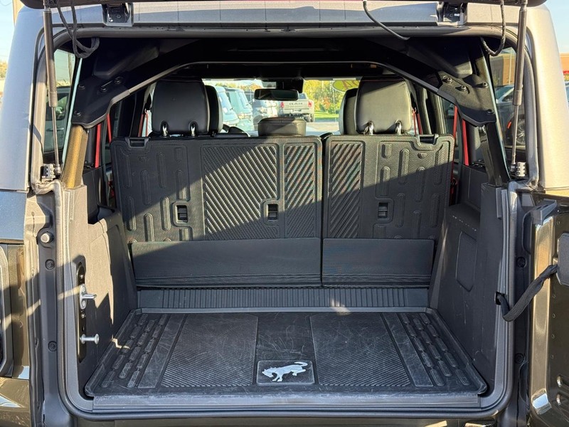 Ford Bronco Vehicle Full-screen Gallery Image 07