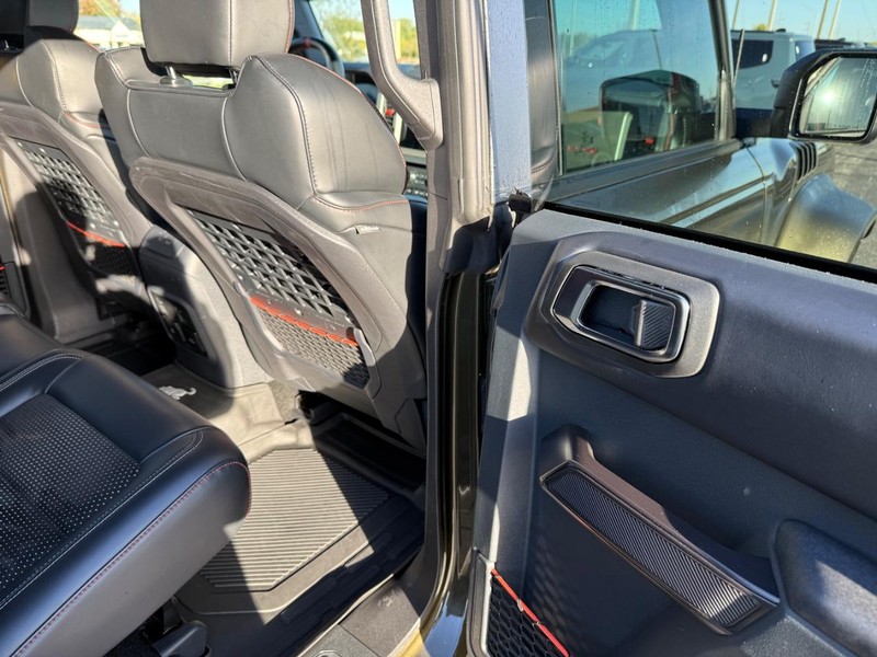 Ford Bronco Vehicle Full-screen Gallery Image 11