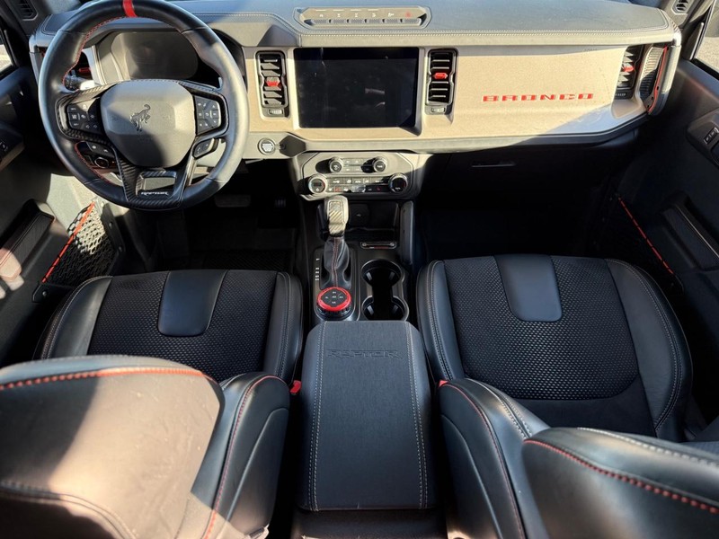 Ford Bronco Vehicle Full-screen Gallery Image 12
