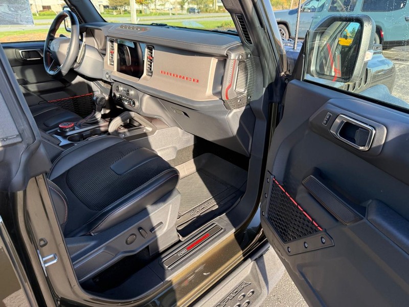 Ford Bronco Vehicle Full-screen Gallery Image 14