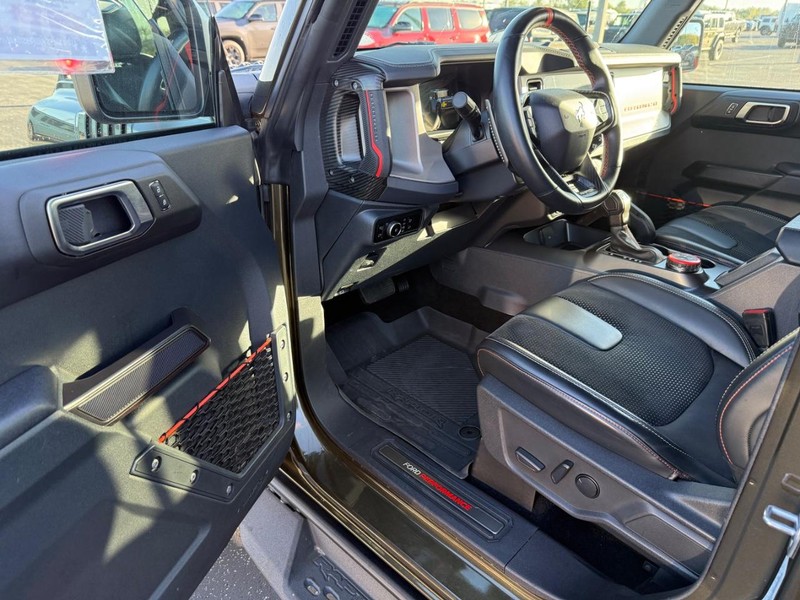 Ford Bronco Vehicle Full-screen Gallery Image 16