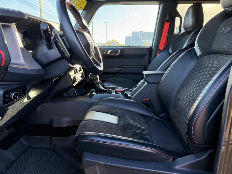 Ford Bronco Vehicle Full-screen Gallery Image 17