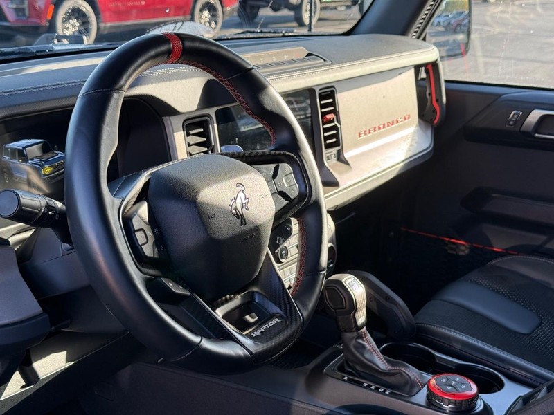 Ford Bronco Vehicle Full-screen Gallery Image 18