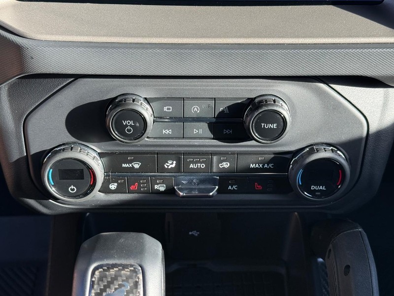 Ford Bronco Vehicle Full-screen Gallery Image 25