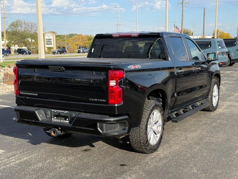 Chevrolet Silverado 1500 Vehicle Full-screen Gallery Image 03