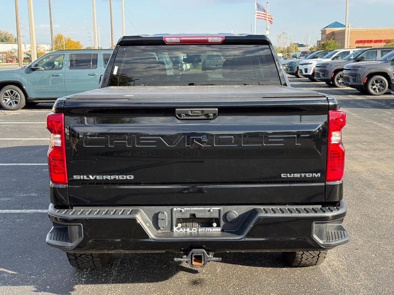 Chevrolet Silverado 1500 Vehicle Full-screen Gallery Image 04