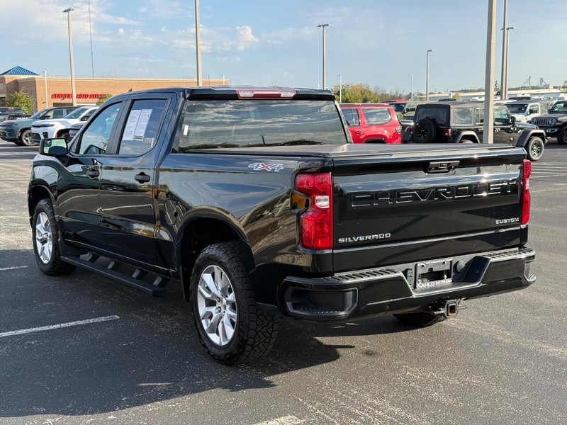 Chevrolet Silverado 1500 Vehicle Full-screen Gallery Image 05
