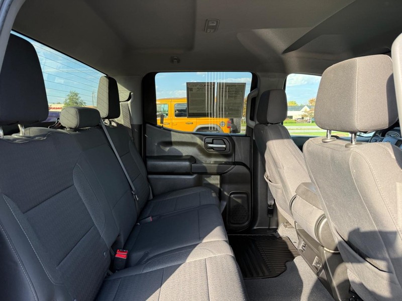 Chevrolet Silverado 1500 Vehicle Full-screen Gallery Image 10