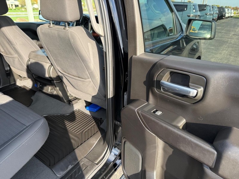 Chevrolet Silverado 1500 Vehicle Full-screen Gallery Image 11