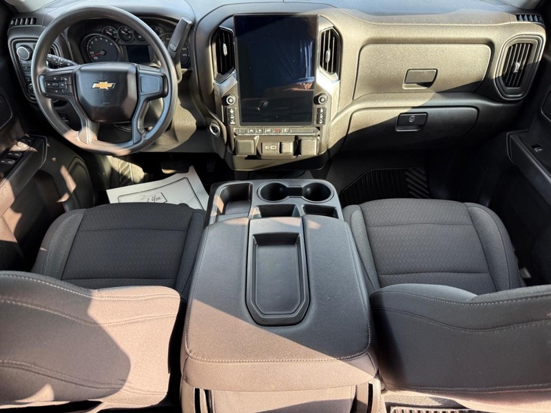 Chevrolet Silverado 1500 Vehicle Full-screen Gallery Image 12