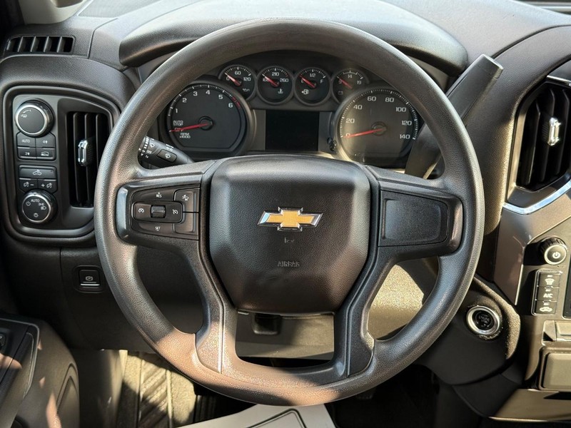 Chevrolet Silverado 1500 Vehicle Full-screen Gallery Image 13