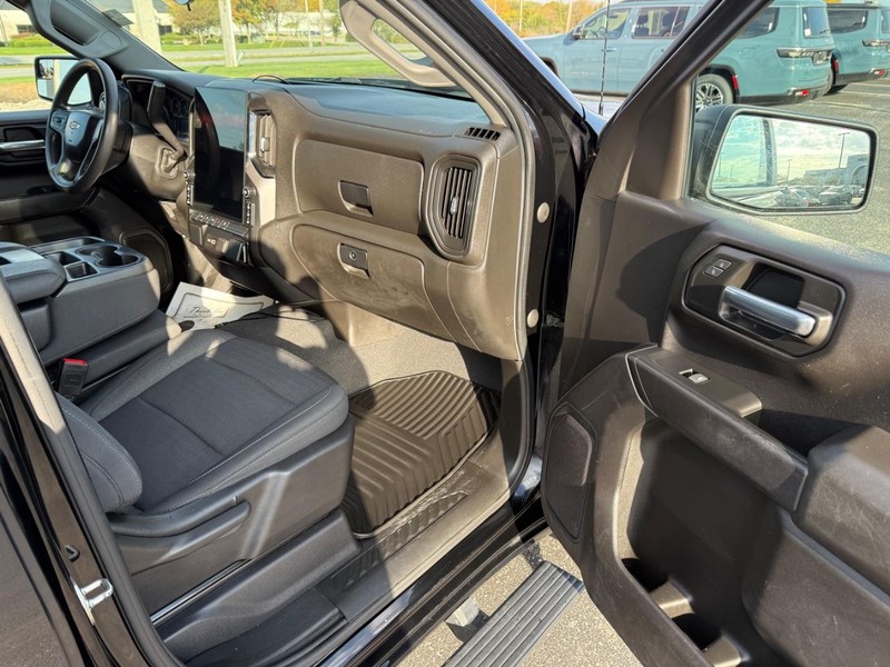 Chevrolet Silverado 1500 Vehicle Full-screen Gallery Image 14
