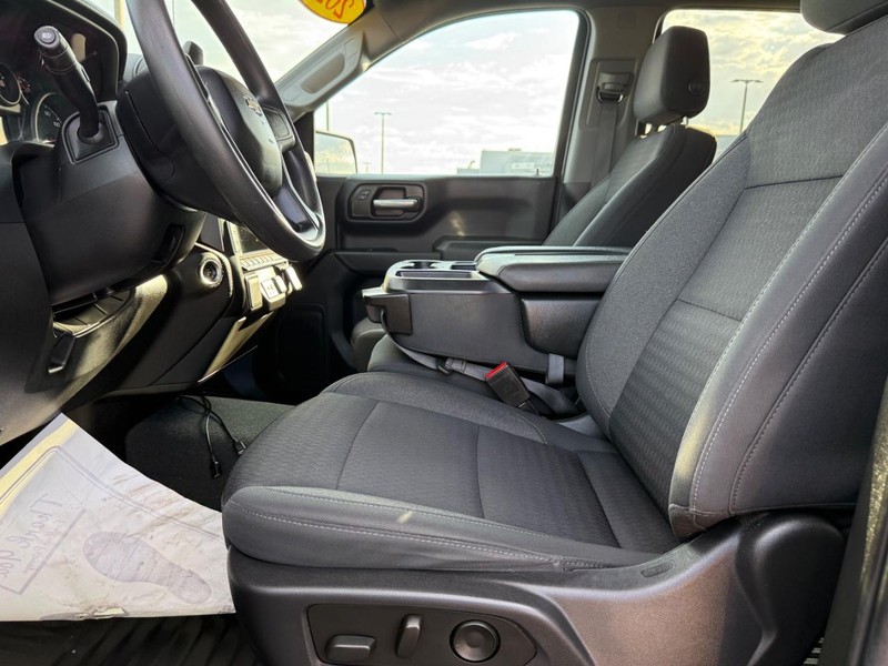 Chevrolet Silverado 1500 Vehicle Full-screen Gallery Image 17