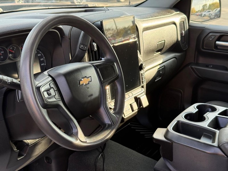Chevrolet Silverado 1500 Vehicle Full-screen Gallery Image 18
