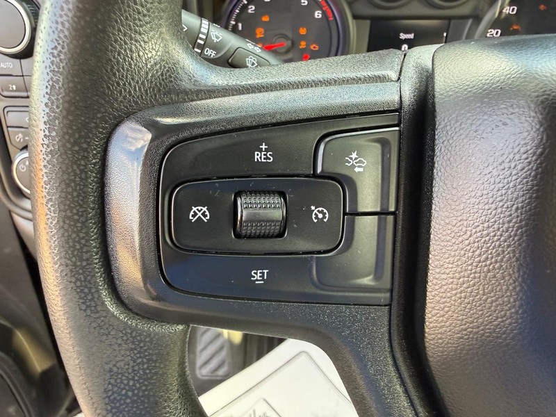 Chevrolet Silverado 1500 Vehicle Full-screen Gallery Image 19