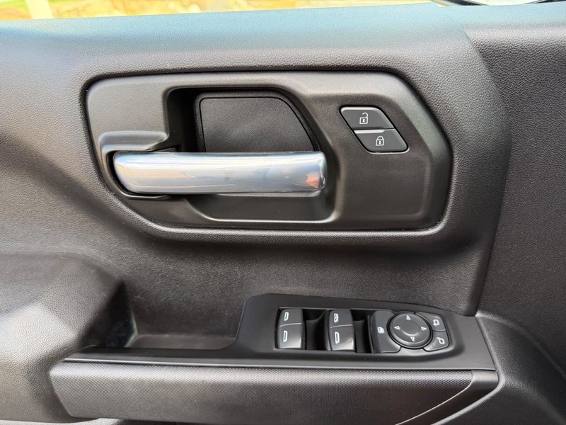 Chevrolet Silverado 1500 Vehicle Full-screen Gallery Image 28