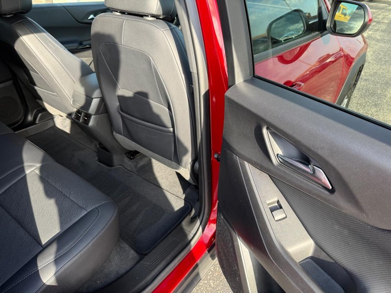 Chevrolet Equinox Vehicle Full-screen Gallery Image 12