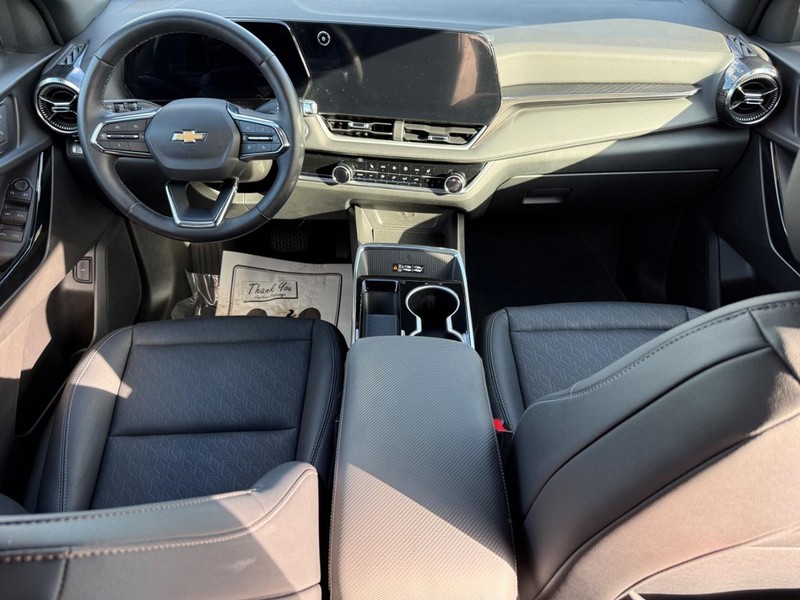 Chevrolet Equinox Vehicle Full-screen Gallery Image 13
