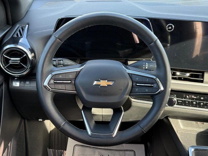 Chevrolet Equinox Vehicle Full-screen Gallery Image 14