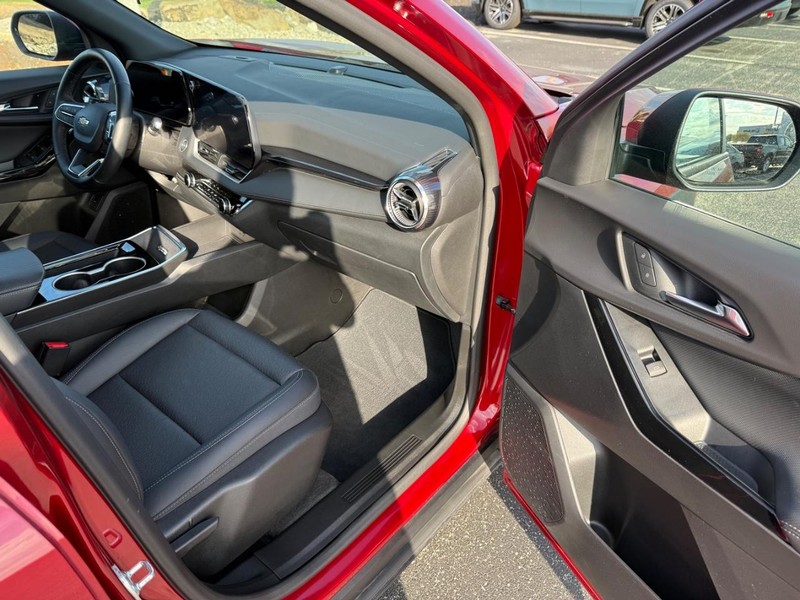 Chevrolet Equinox Vehicle Full-screen Gallery Image 15