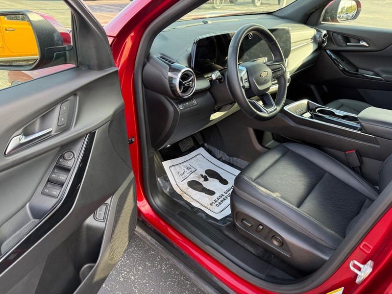 Chevrolet Equinox Vehicle Full-screen Gallery Image 17