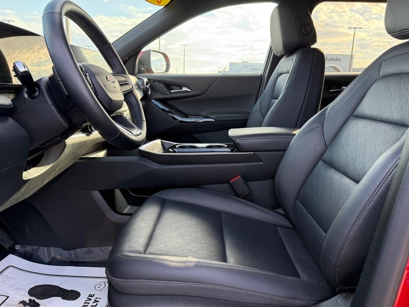 Chevrolet Equinox Vehicle Full-screen Gallery Image 18