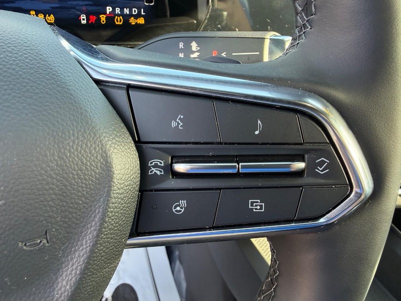 Chevrolet Equinox Vehicle Full-screen Gallery Image 21