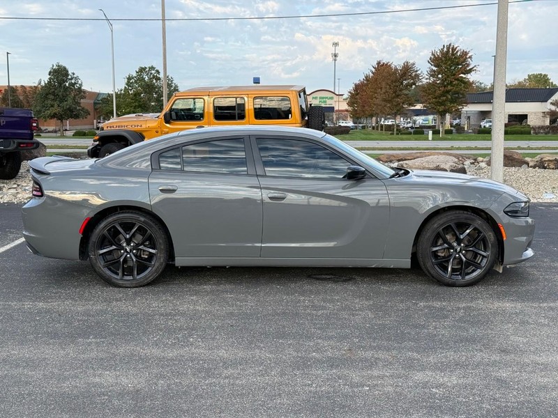 Dodge Charger Vehicle Full-screen Gallery Image 02
