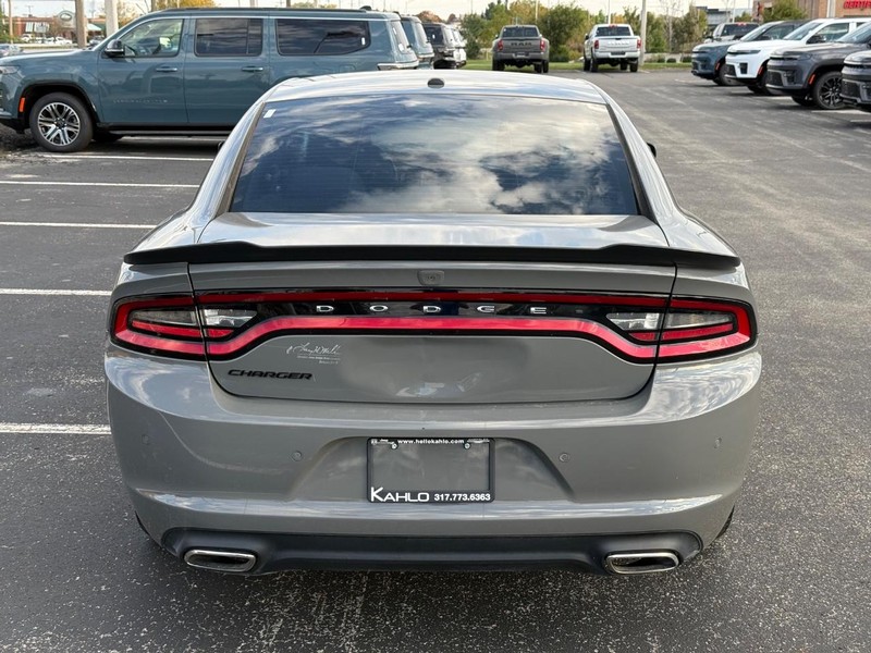 Dodge Charger Vehicle Full-screen Gallery Image 04